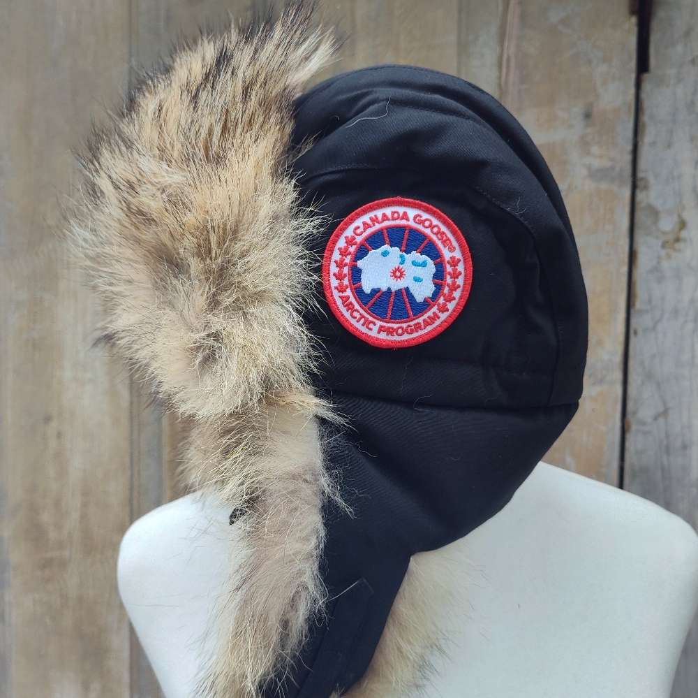 Canada Goose Black Down Hat - Size S/M